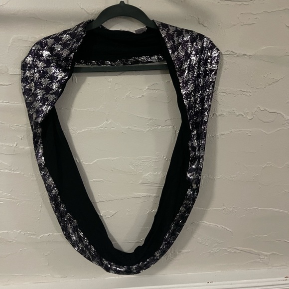 Dressy infinity scarf - Picture 3 of 6